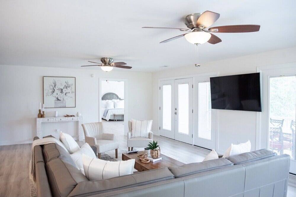Photo of Livingroom in Roxboro