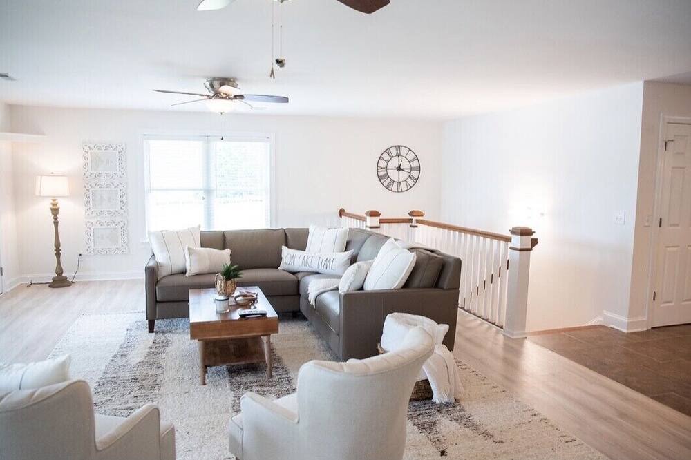 Photo of Livingroom in Roxboro
