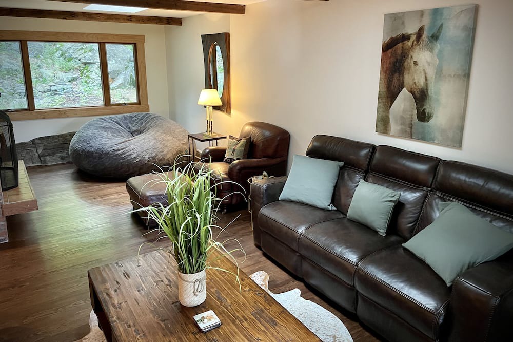 Photo of Livingroom in Town of Tuxedo