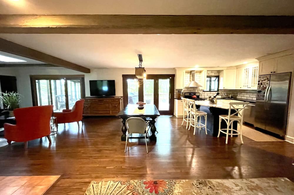 Photo of Livingroom in Town of Tuxedo