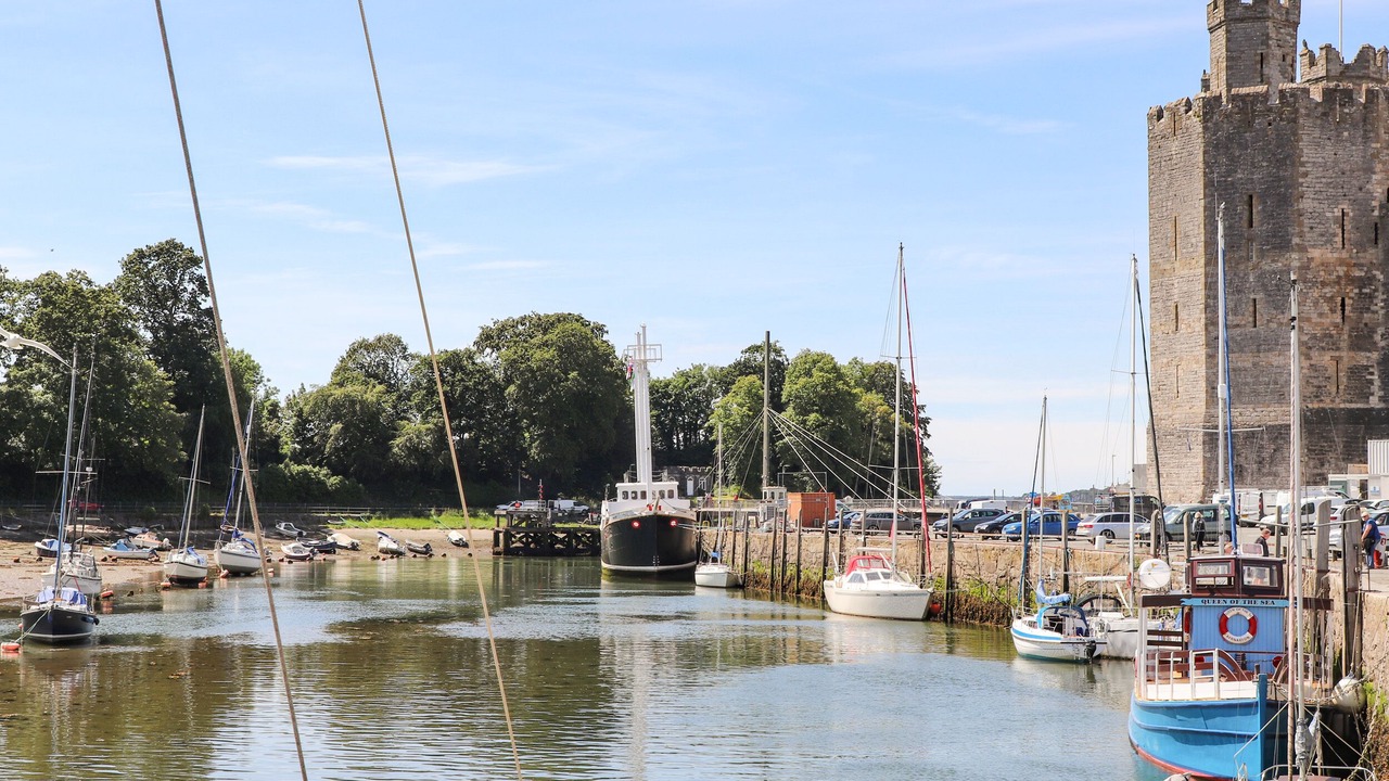 Photo of Others in Bont Newydd