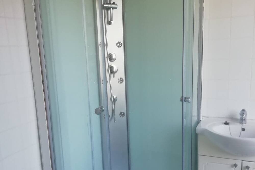 Photo of Bathroom in Poullaouen