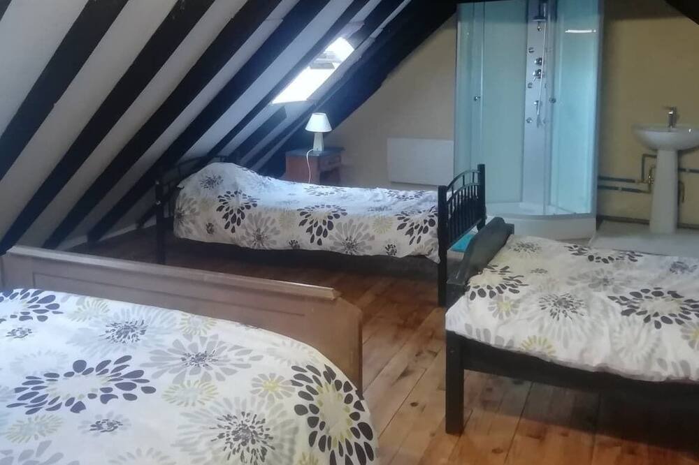 Photo of Bedroom in Poullaouen