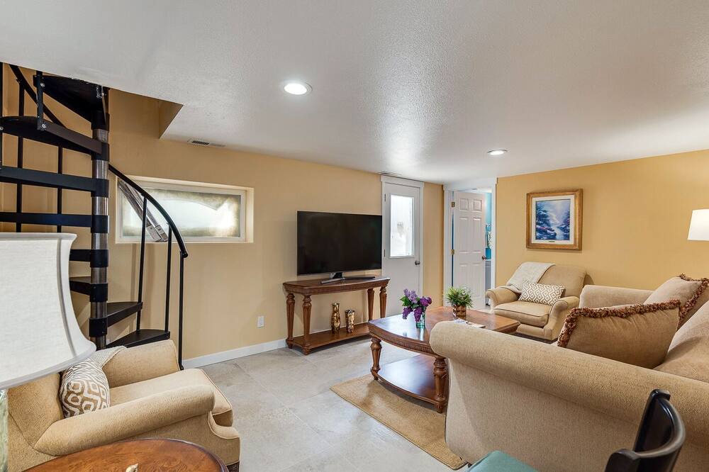 Photo of Livingroom in Manson