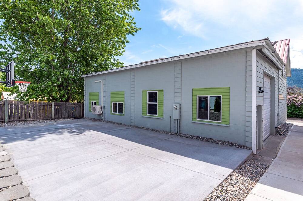 Photo of Others in Manson