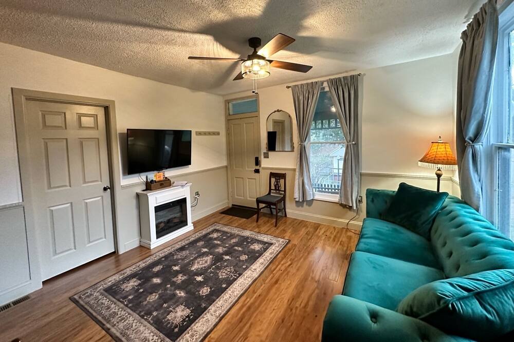 Photo of Livingroom in Victor