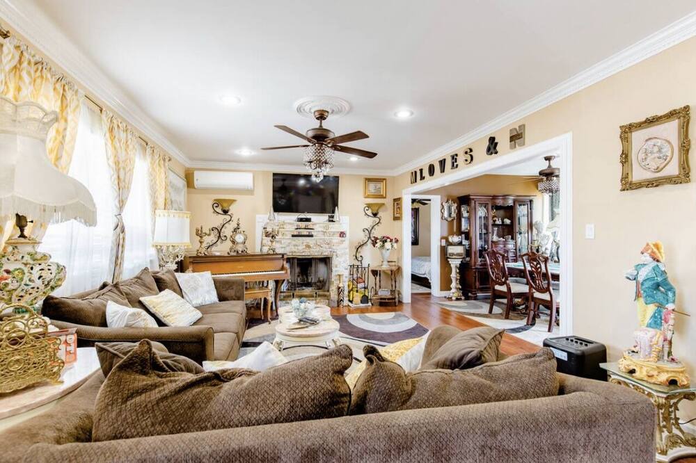 Photo of Livingroom in Shirley