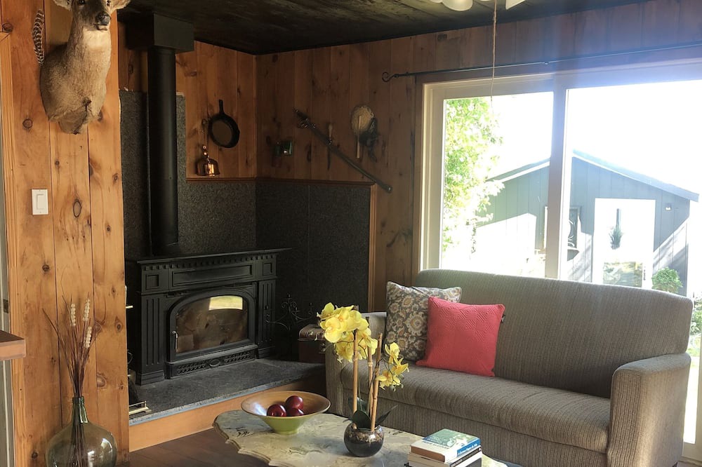 Photo of Livingroom in Greater Napanee