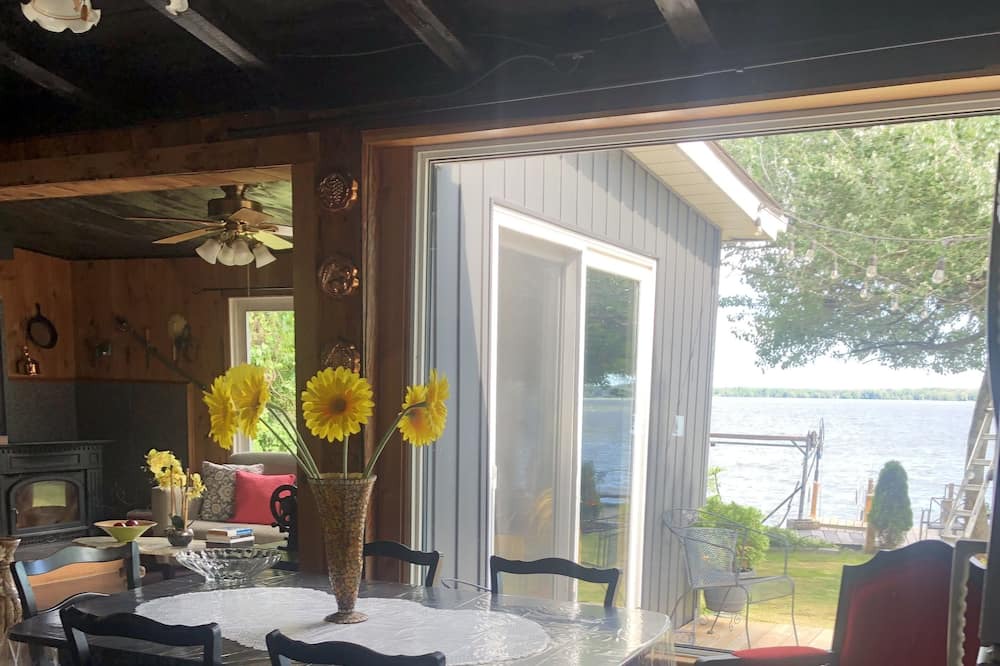 Photo of Livingroom in Greater Napanee