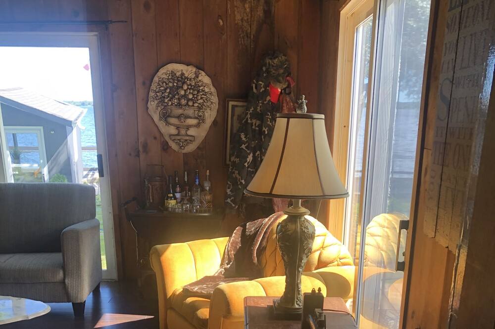 Photo of Livingroom in Greater Napanee