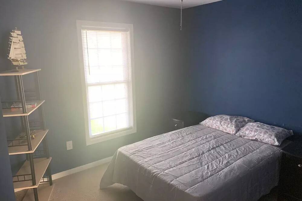 Photo of Bedroom in McCutcheon Field