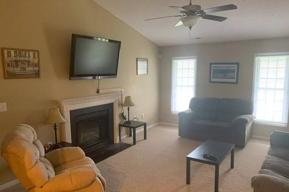 Photo of Livingroom in McCutcheon Field