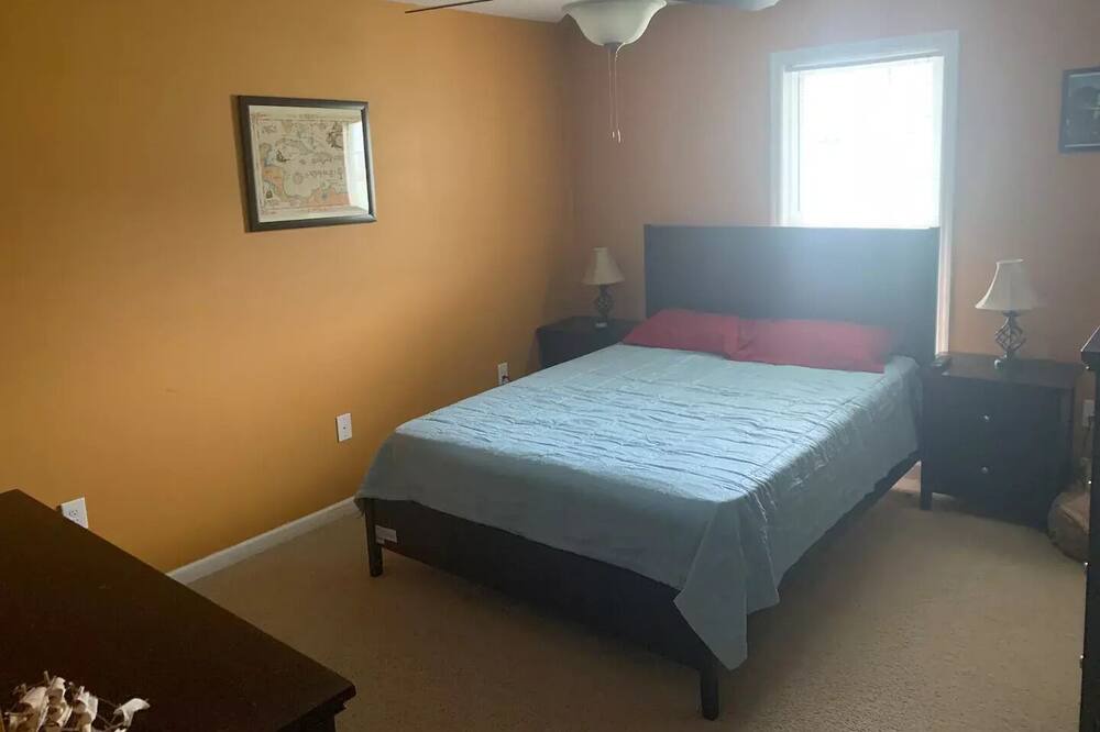 Photo of Bedroom in McCutcheon Field