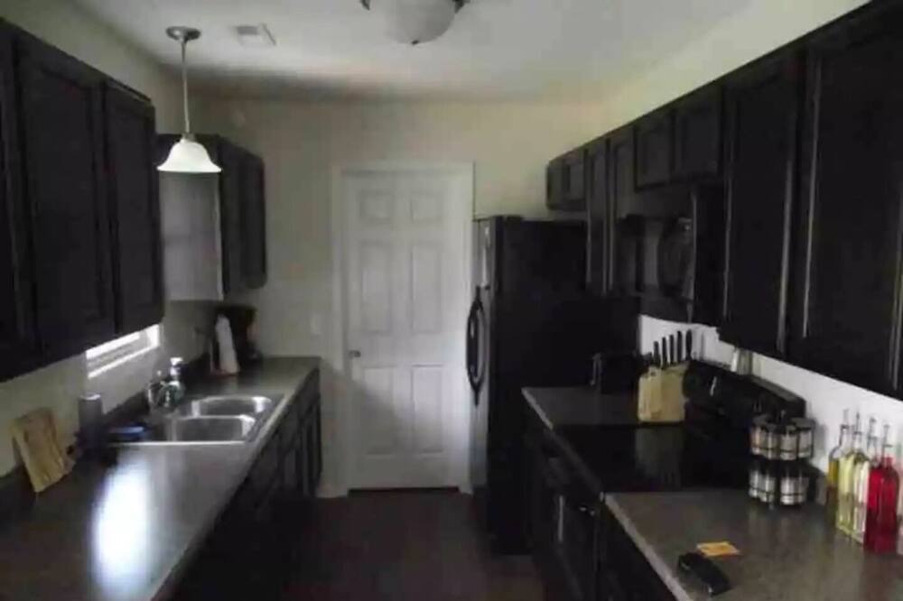 Photo of Kitchen in McCutcheon Field