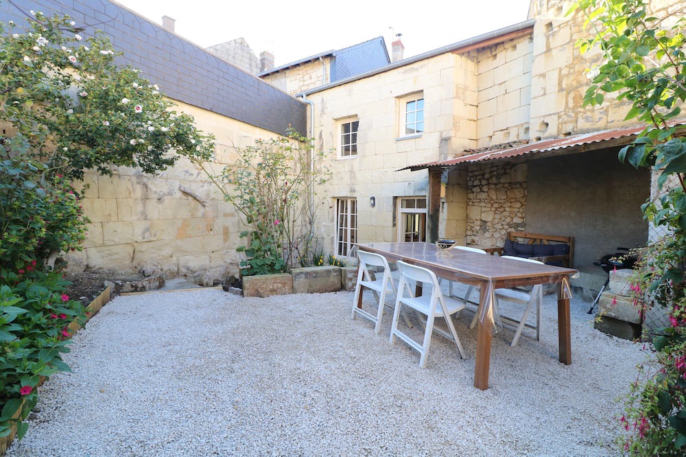 Photo of Patio Balcony in Le Puy-Notre-Dame