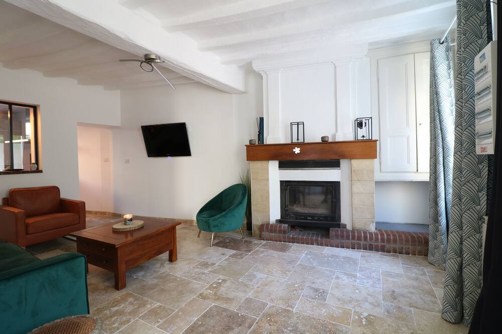 Photo of Livingroom in Le Puy-Notre-Dame