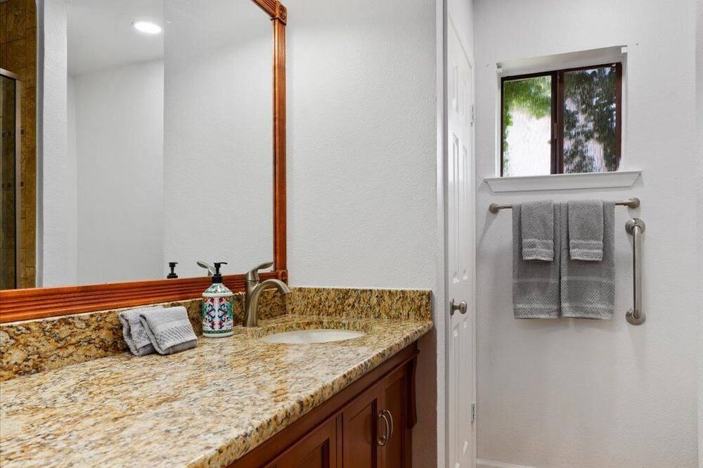 Photo of Bedroom in Brushy Creek