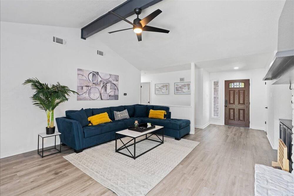 Photo of Livingroom in Brushy Creek