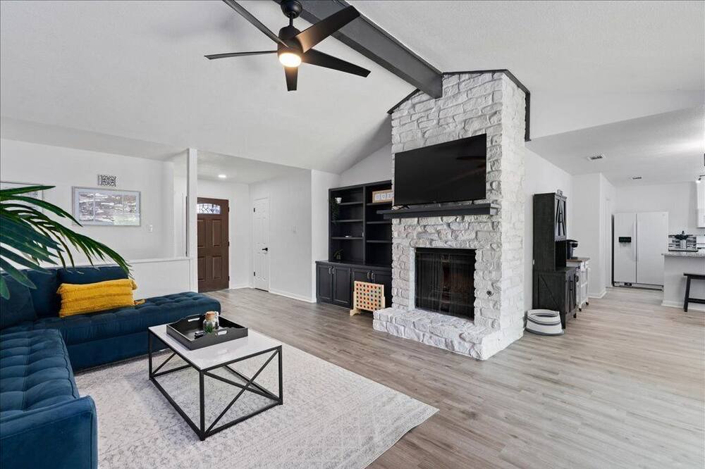Photo of Livingroom in Brushy Creek