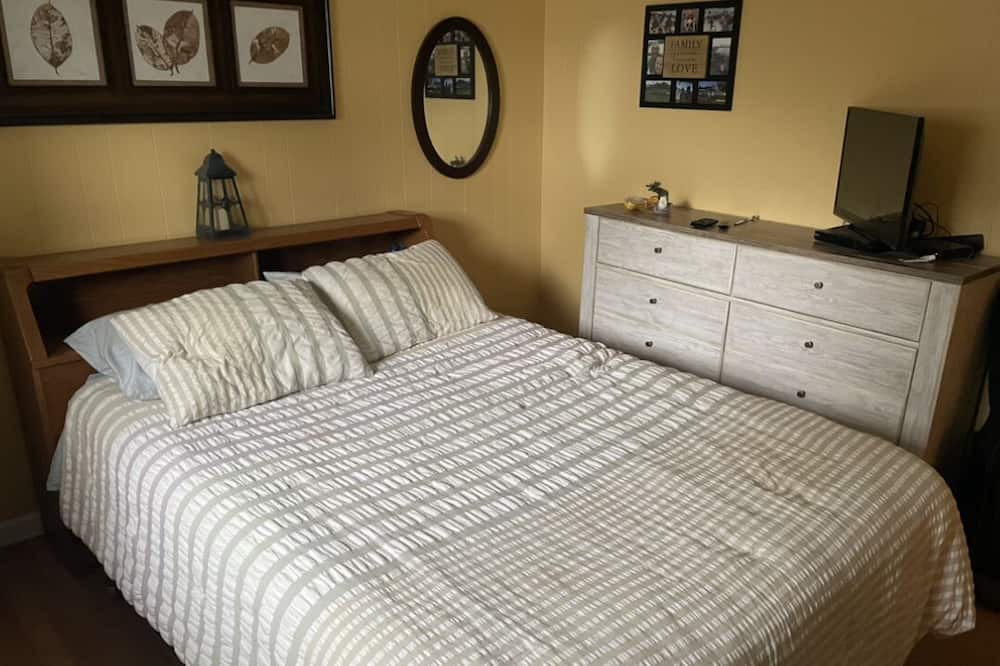 Photo of Bedroom in Town of Amboy