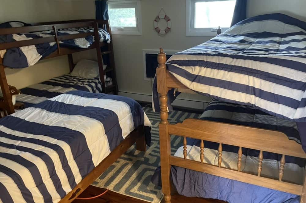 Photo of Bedroom in Town of Amboy