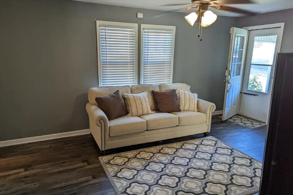 Photo of Livingroom in Dexter