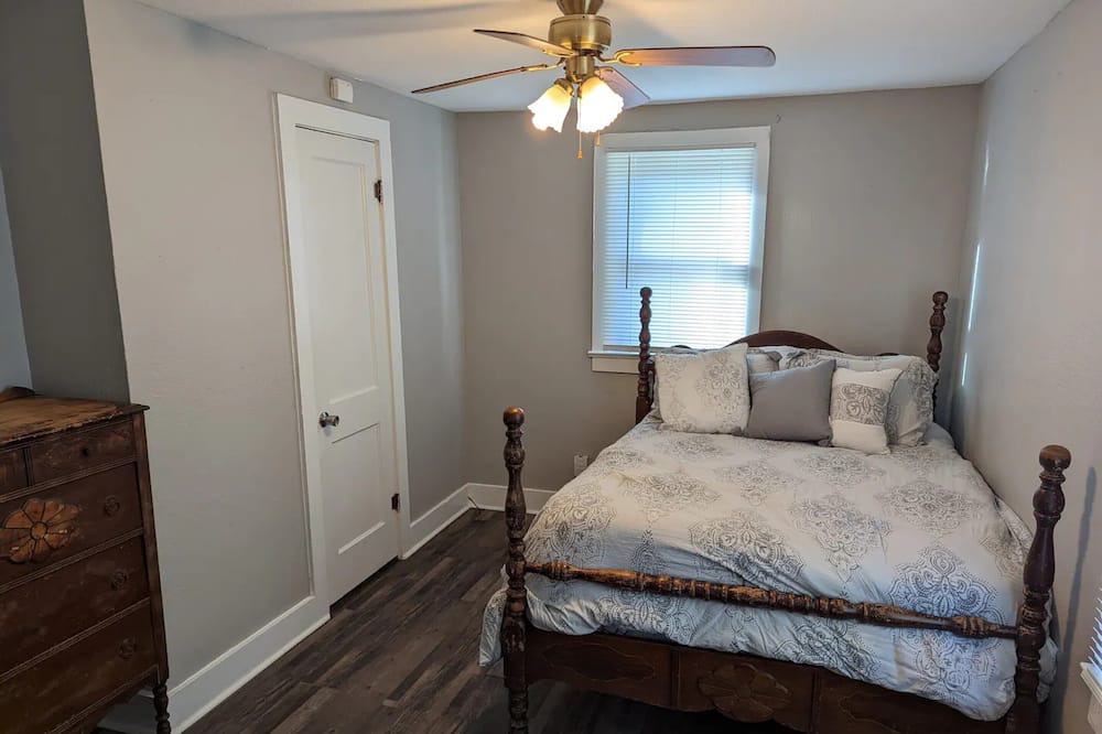 Photo of Bedroom in Dexter