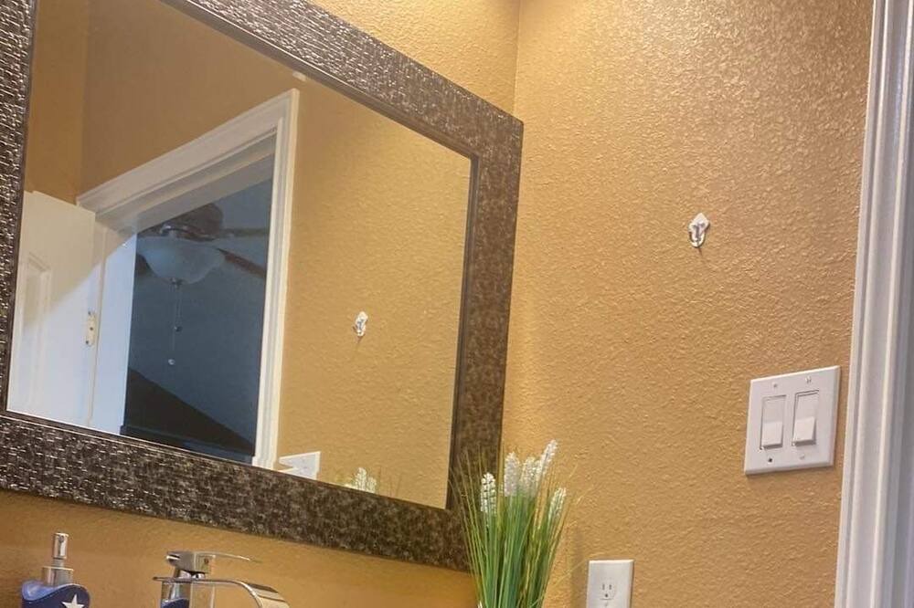 Photo of Bathroom in Gonzales