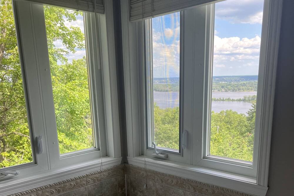 Photo of Bathroom in Grenville-sur-la-Rouge