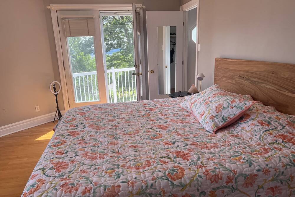 Photo of Bedroom in Grenville-sur-la-Rouge