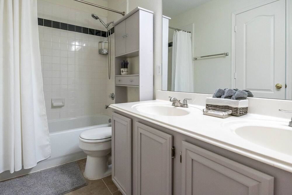 Photo of Bathroom in Frisco