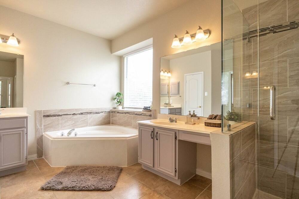 Photo of Bathroom in Frisco