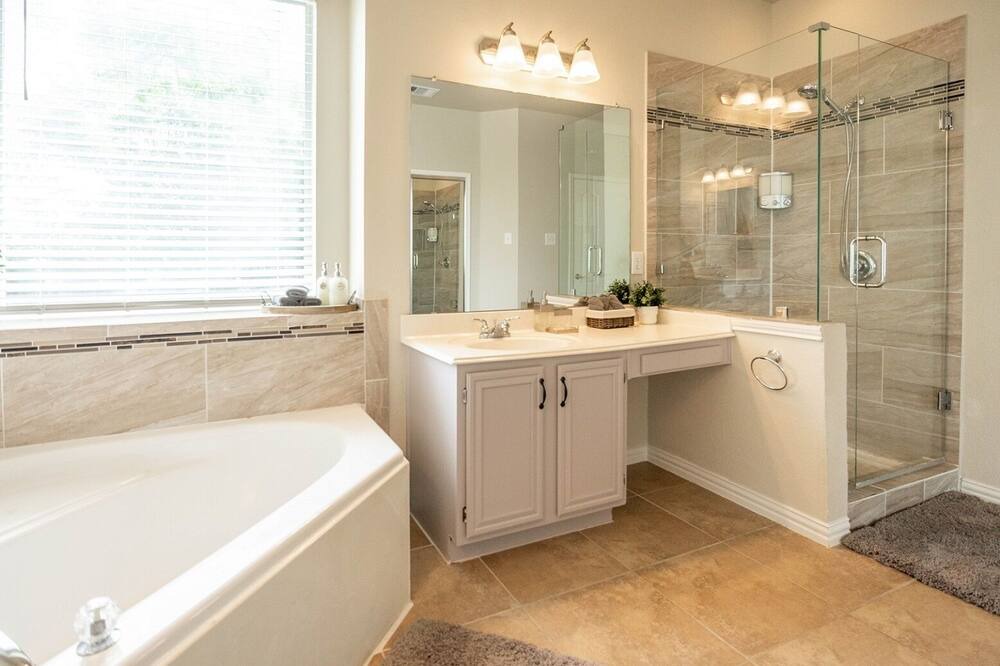Photo of Bathroom in Frisco