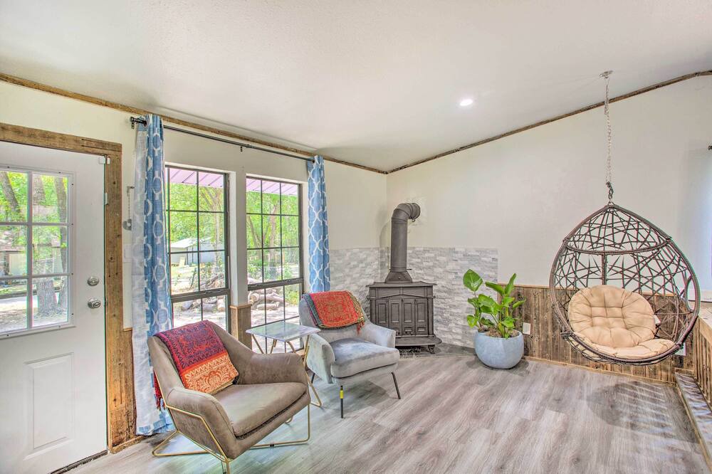 Photo of Livingroom in Quinlan