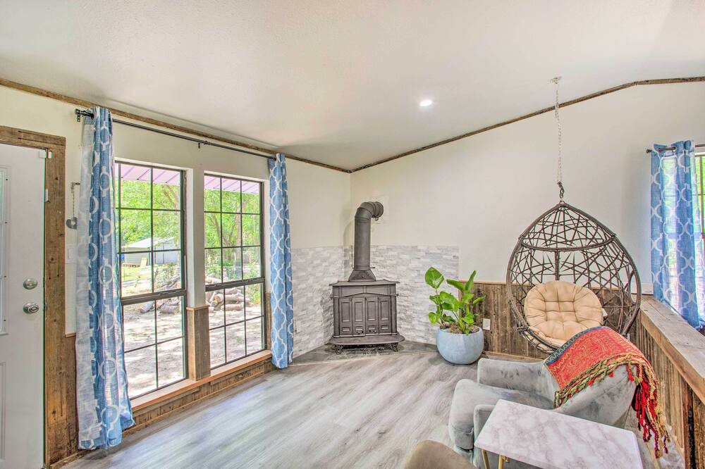 Photo of Livingroom in Quinlan