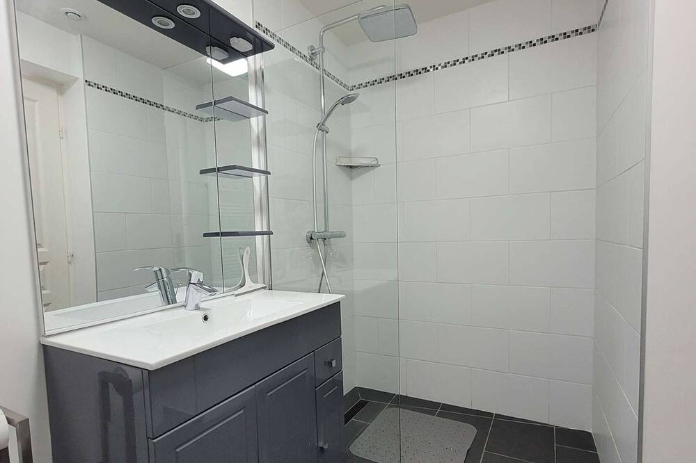 Photo of Bathroom in Sangatte