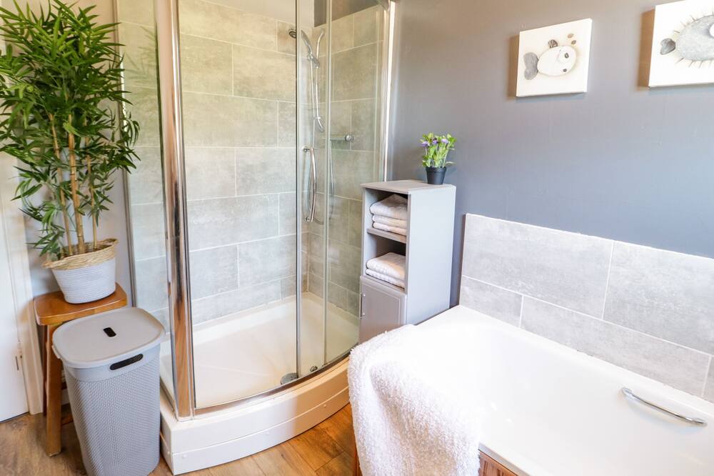 Photo of Bathroom in Llanfairfechan