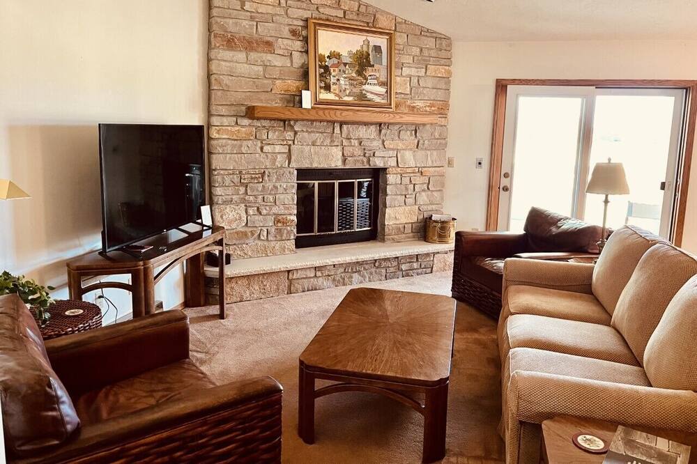 Photo of Livingroom in Baileys Harbor