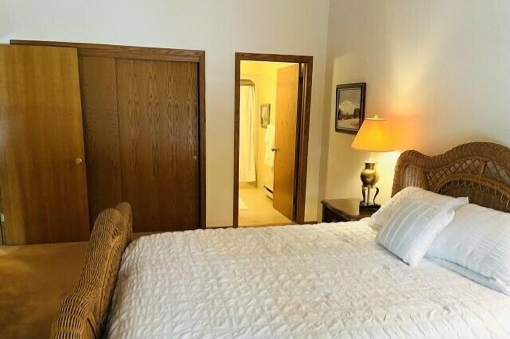 Photo of Bathroom in Baileys Harbor