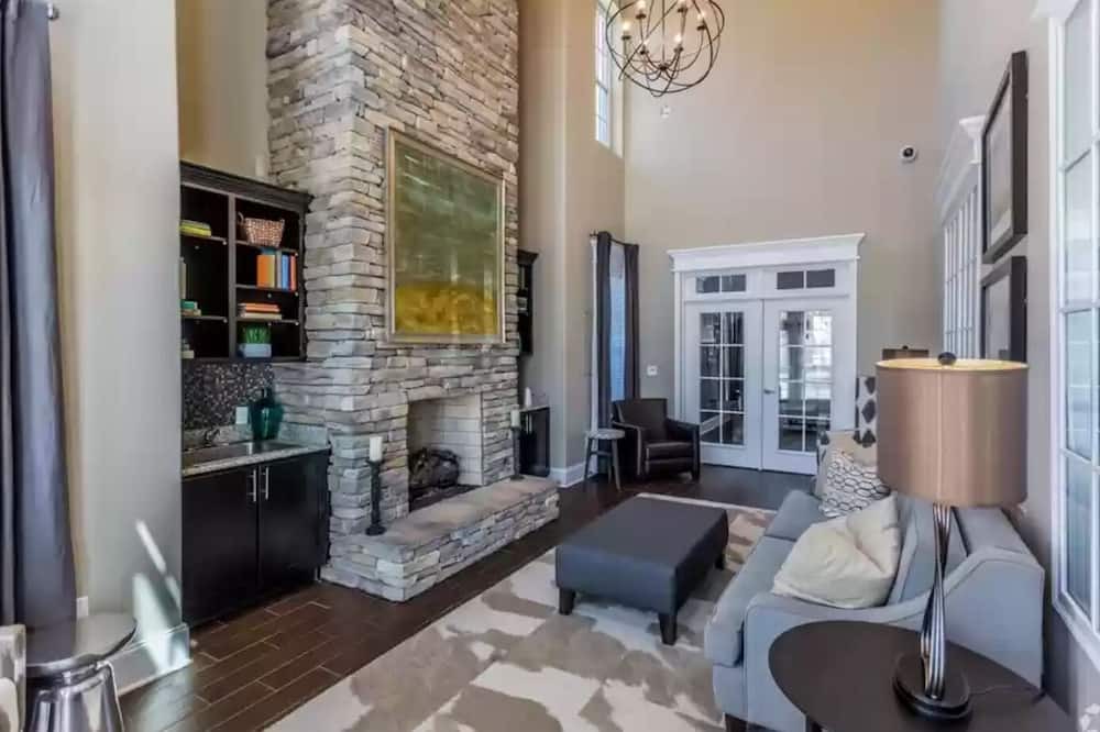 Photo of Livingroom in Collierville