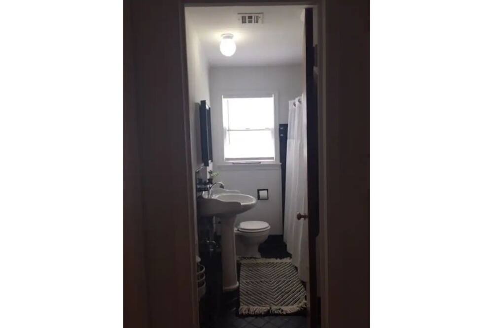 Photo of Bathroom in Cherry Street