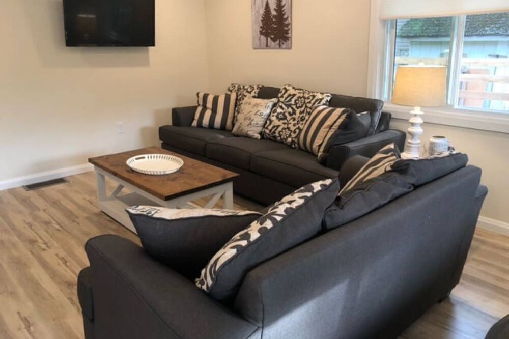 Photo of Livingroom in South Bruce Peninsula