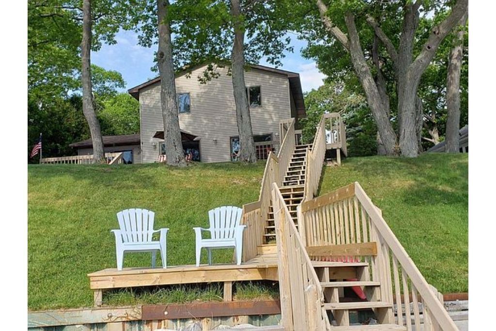Photo of Buildings in Long Lake
