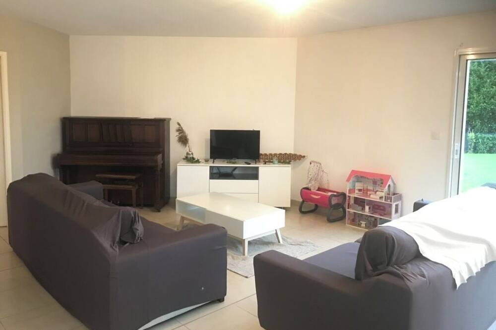 Photo of Livingroom in Henouville