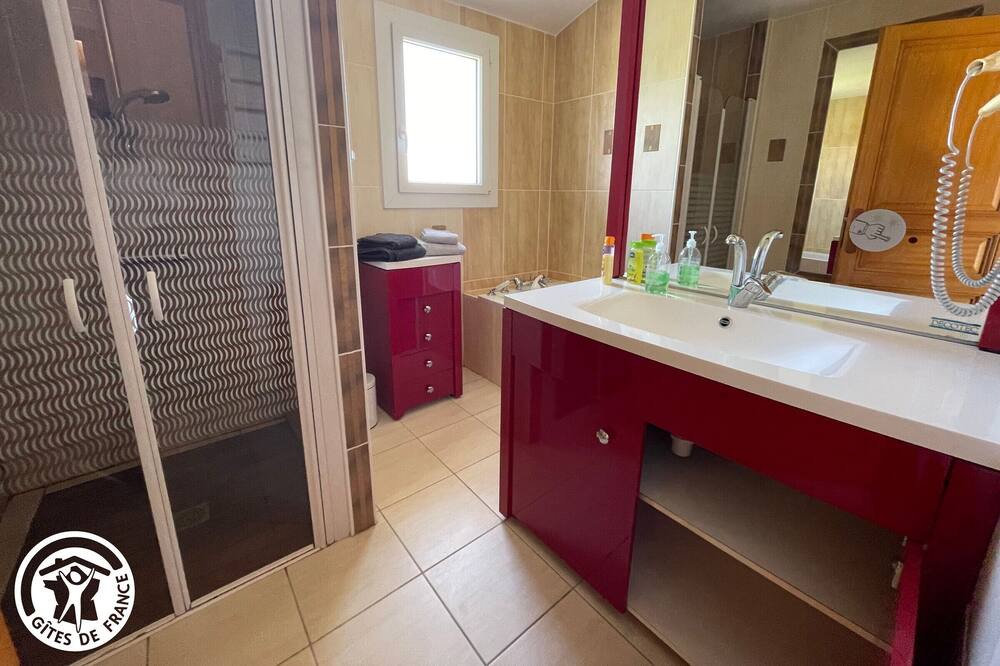 Photo of Bathroom in Bouin
