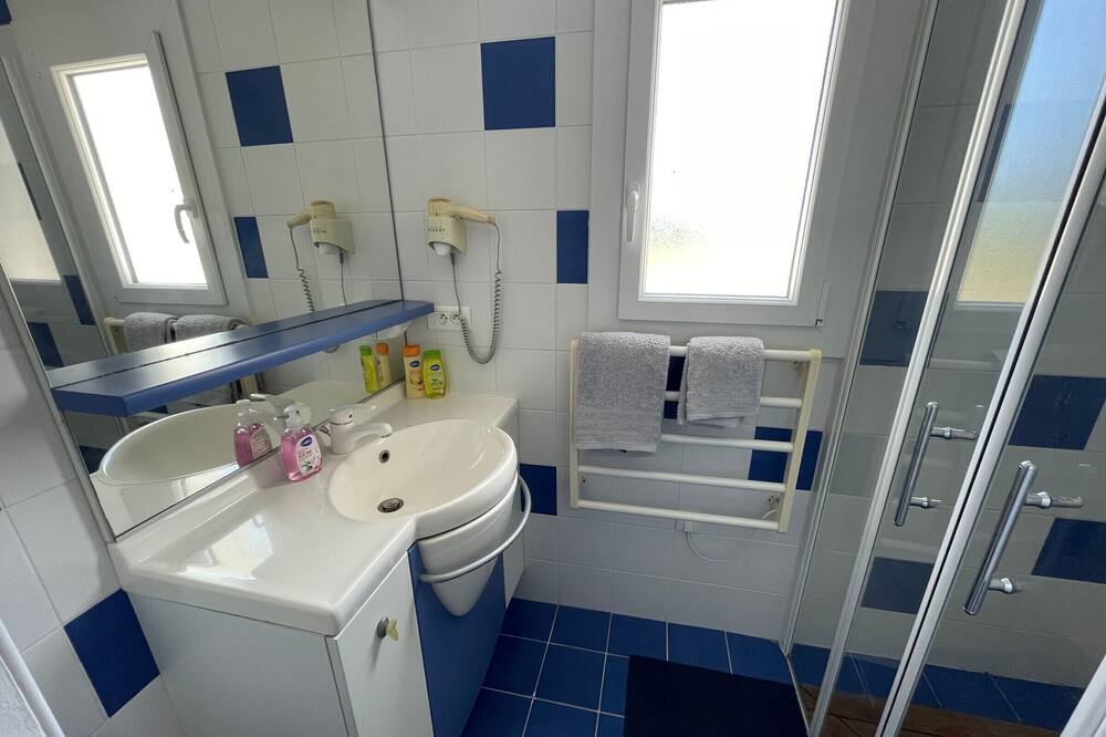 Photo of Bathroom in Bouin
