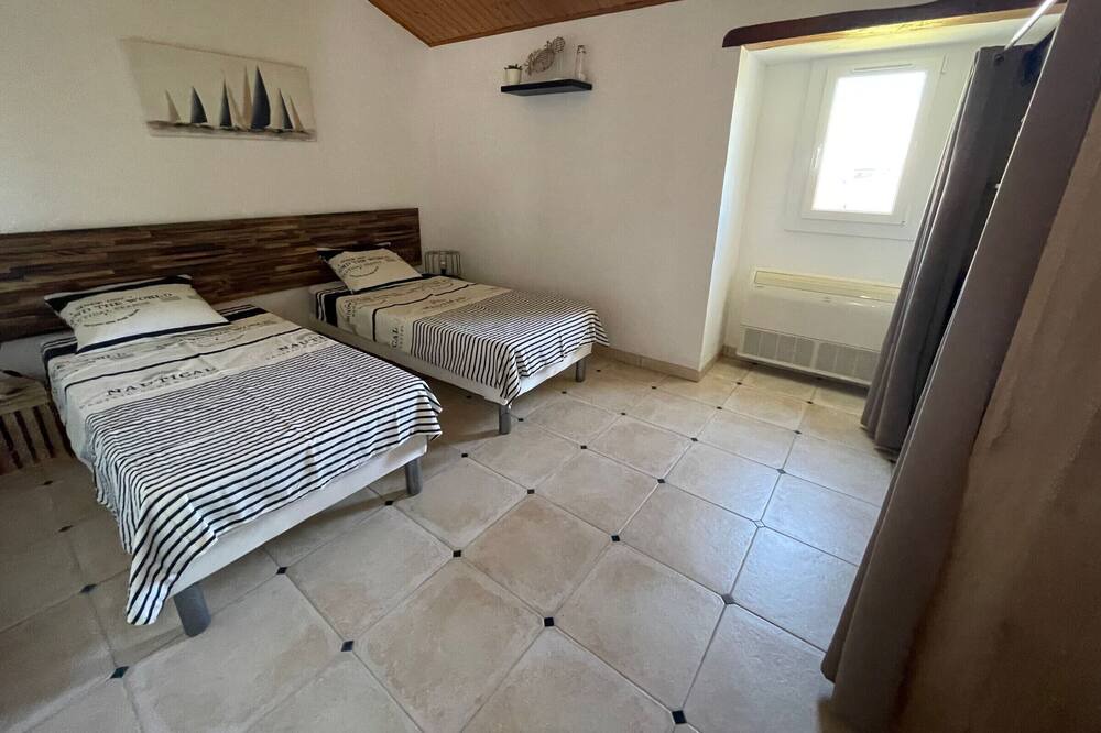 Photo of Bedroom in Bouin