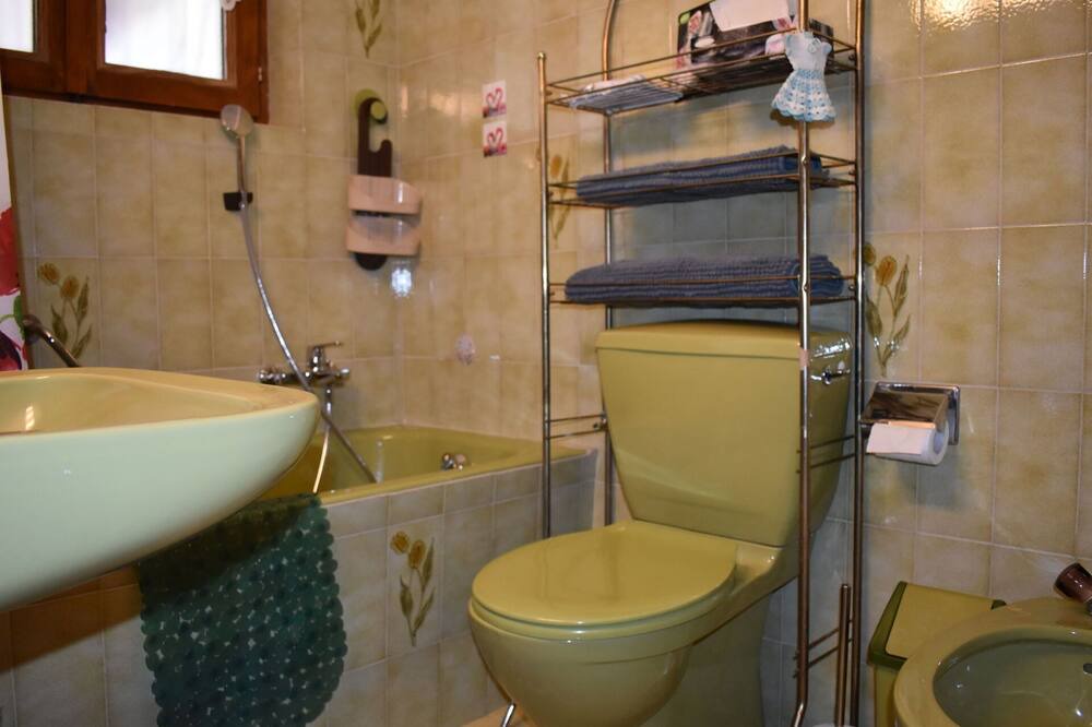 Photo of Bathroom in Mugena