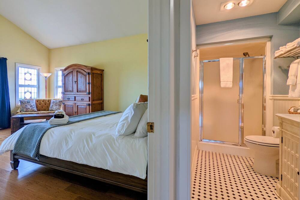 Photo of Bedroom in Amity