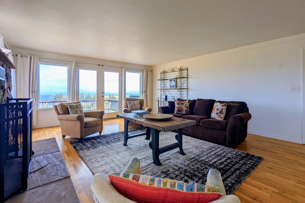 Photo of Livingroom in Amity